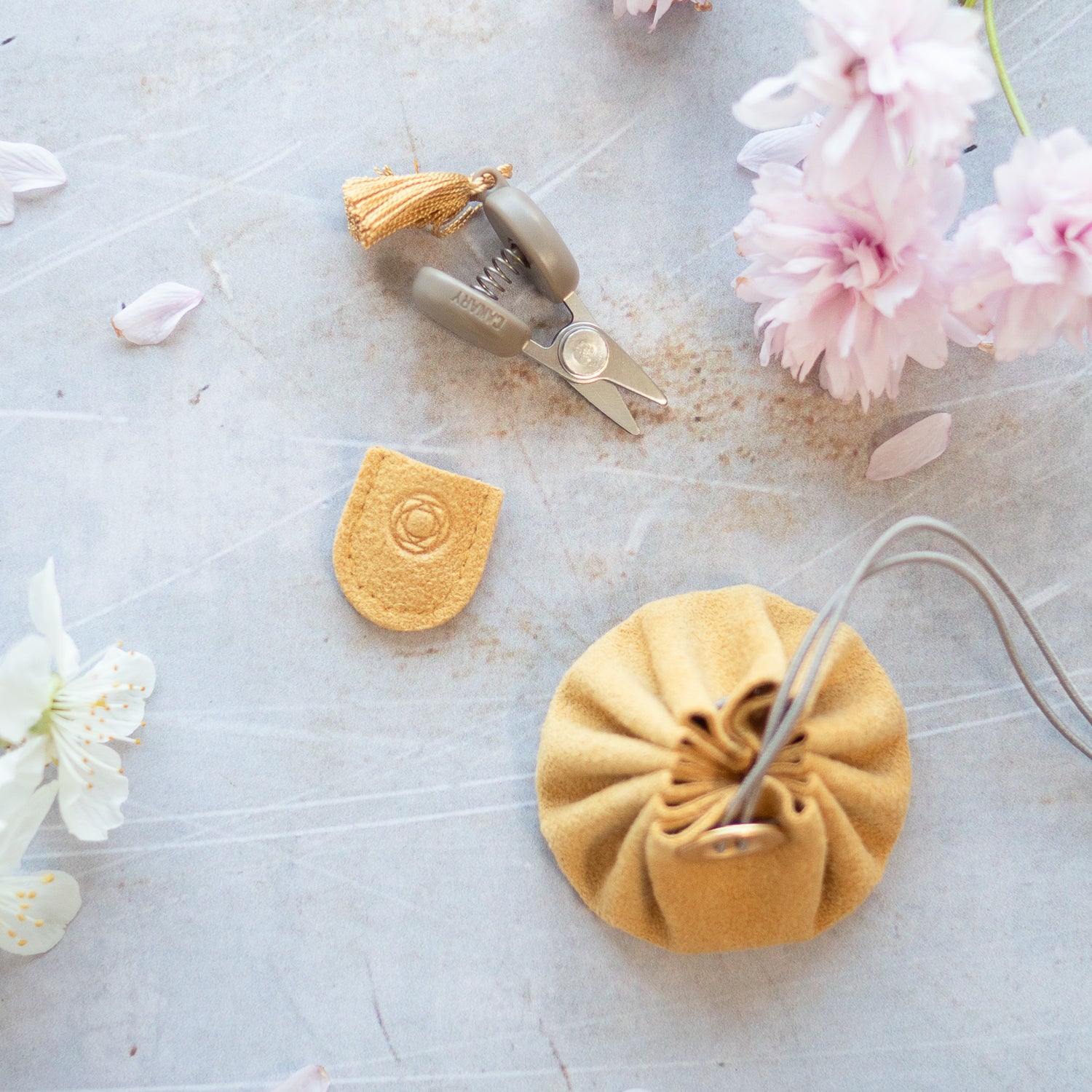 cohana japanese mini scissors with suede pouch